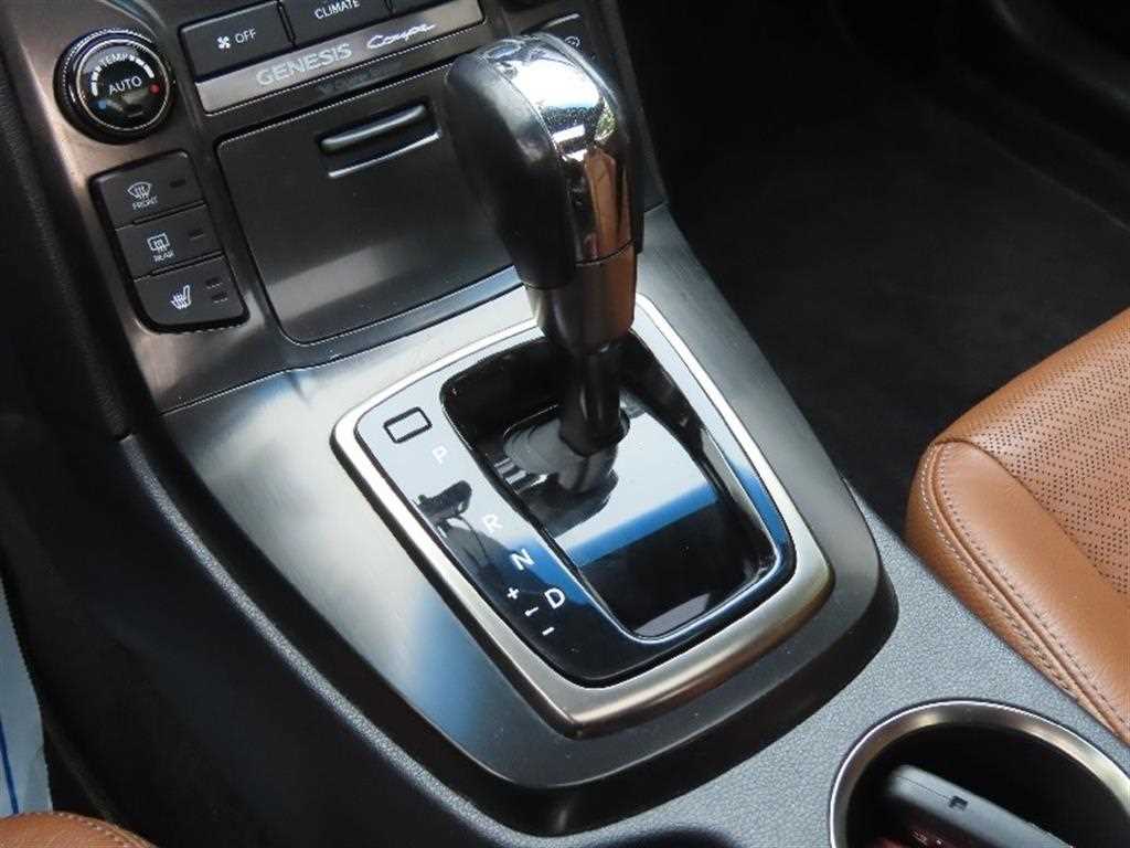 HYUNDAI Genesis - Vista 6