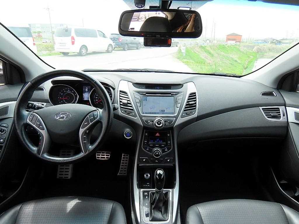 HYUNDAI Avante - Vista 9