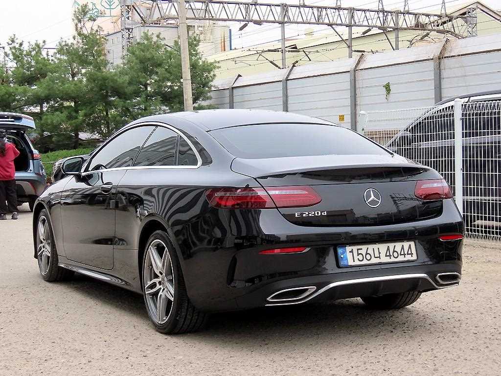 Mercedes Benz E class - Vista 4