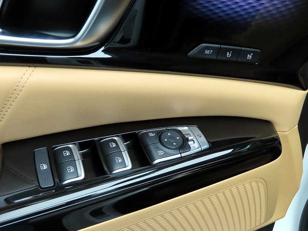 KIA Carnival - Vista 11