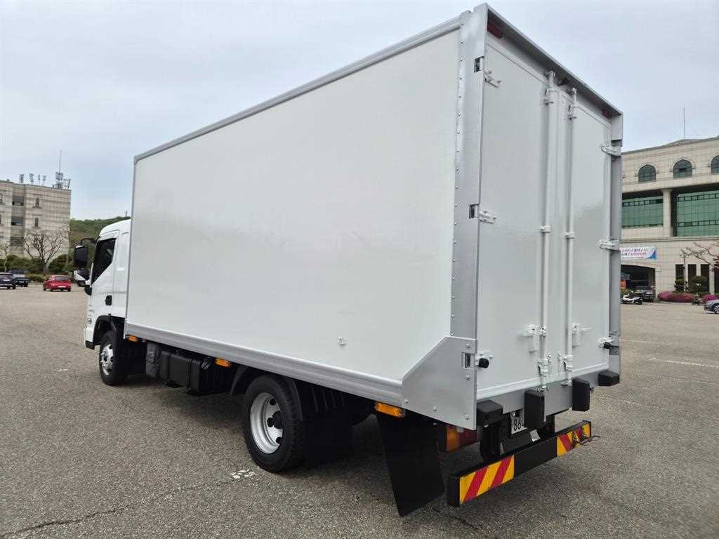 medium and large cargo truck - Vista 7