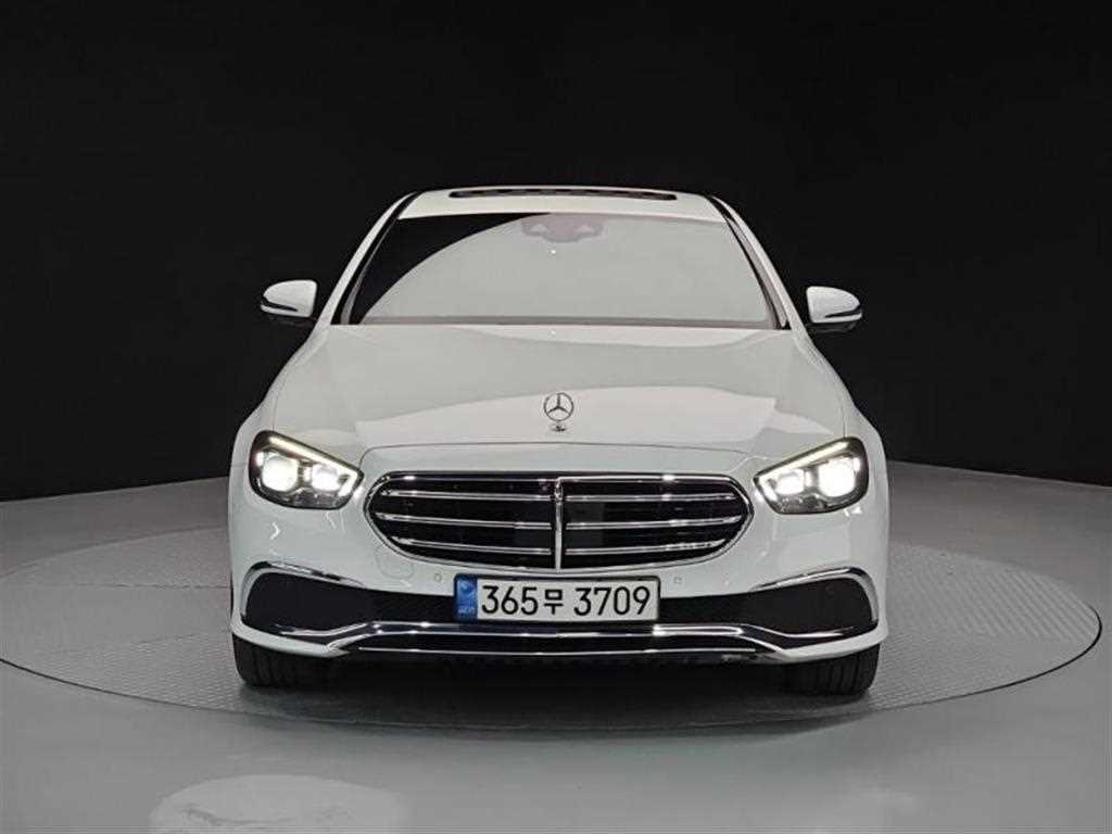 Mercedes Benz E class - Vista 3