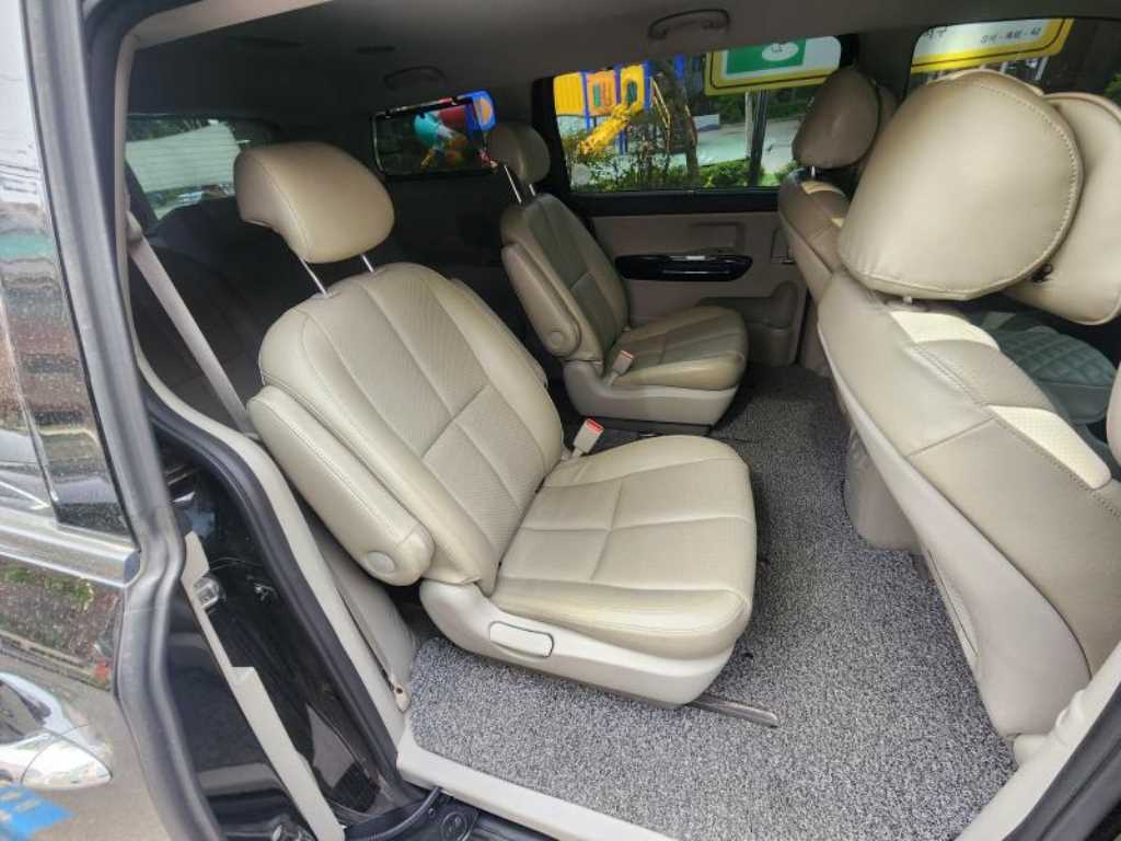 KIA Carnival - Vista 8