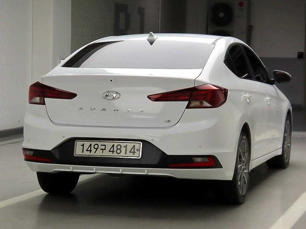 HYUNDAI Avante - Vista 4