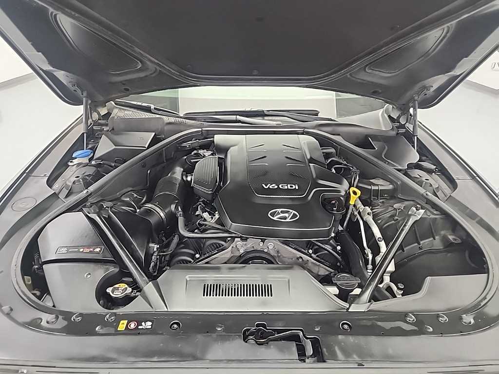 HYUNDAI Genesis - Vista 5