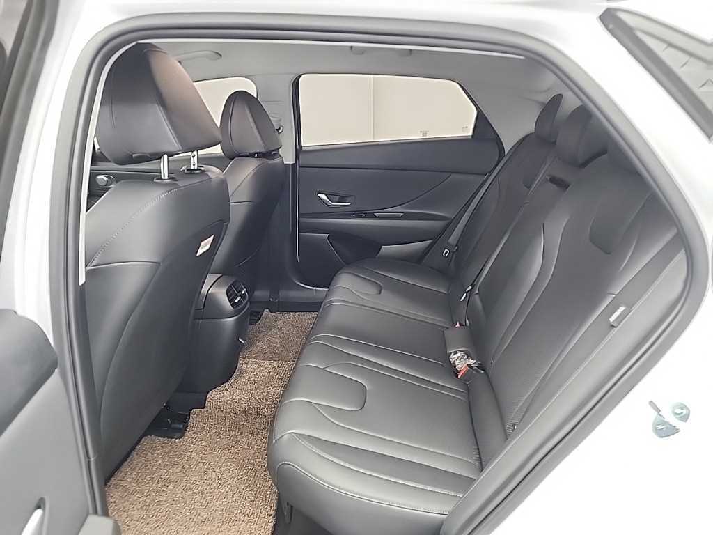 HYUNDAI Avante - Vista 12