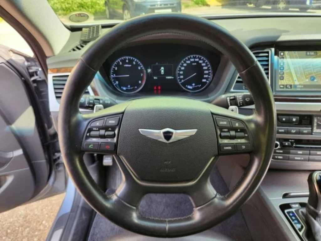 HYUNDAI Genesis - Vista 10