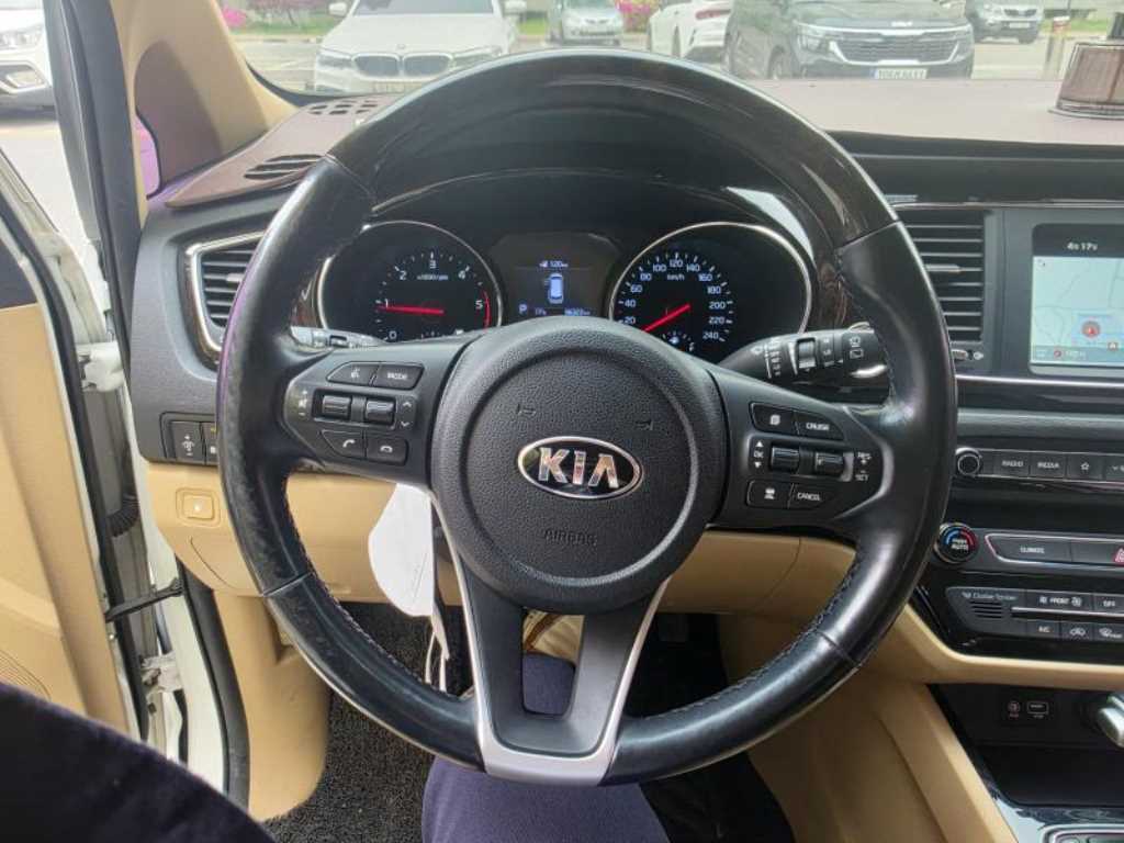 KIA Carnival - Vista 7