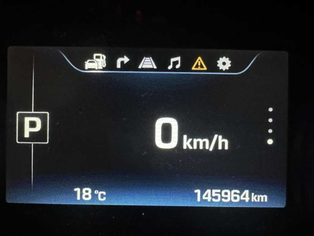 HYUNDAI Genesis - Vista 5