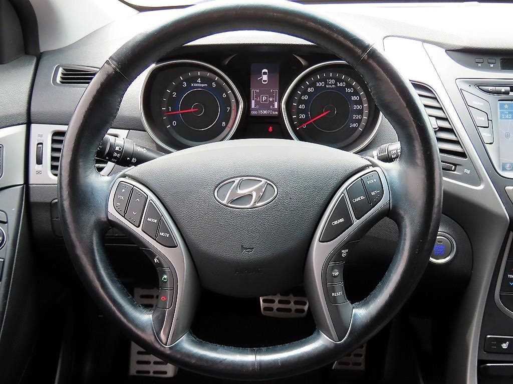 HYUNDAI Avante - Vista 8
