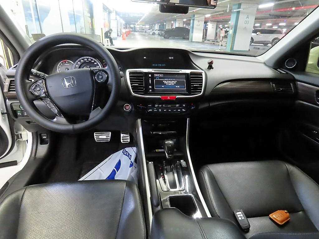 Honda Accord - Vista 10