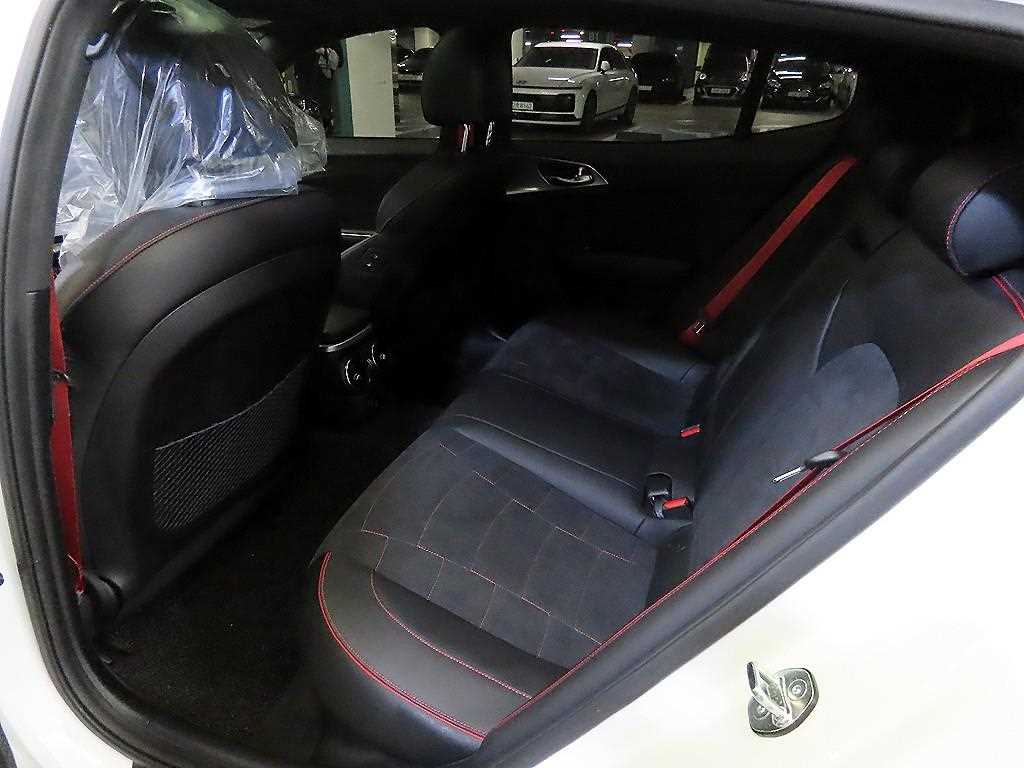 KIA Stinger - Vista 7