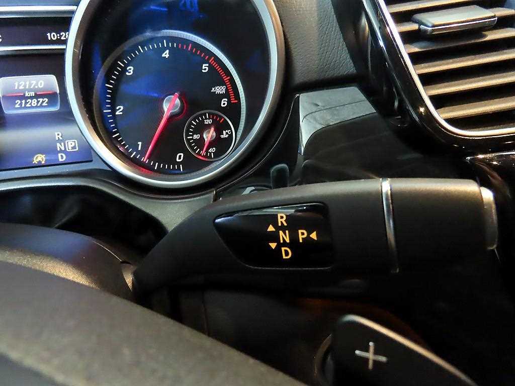 Mercedes Benz GLE Class - Vista 12