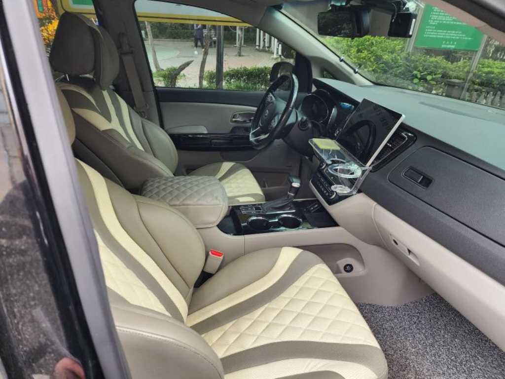 KIA Carnival - Vista 7