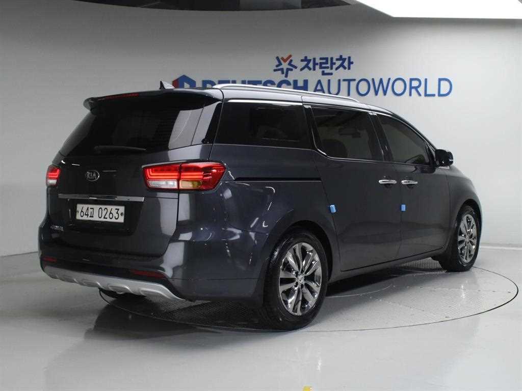 KIA Carnival - Vista 2
