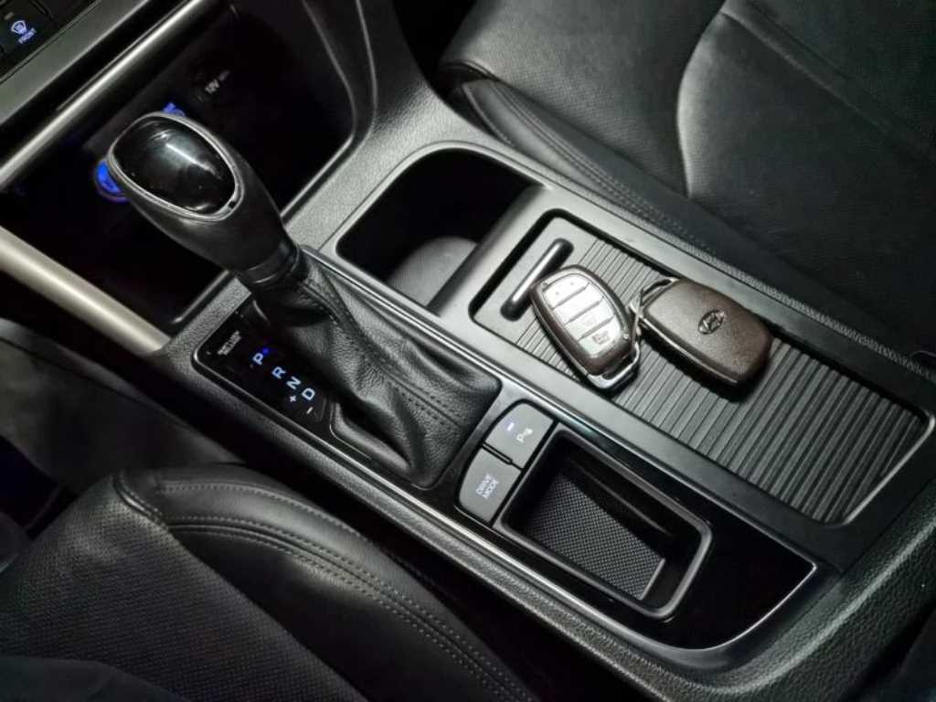 HYUNDAI Sonata - Vista 11