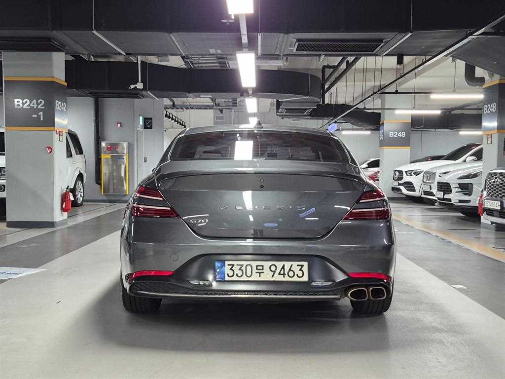 Genesis G70 - Vista 4