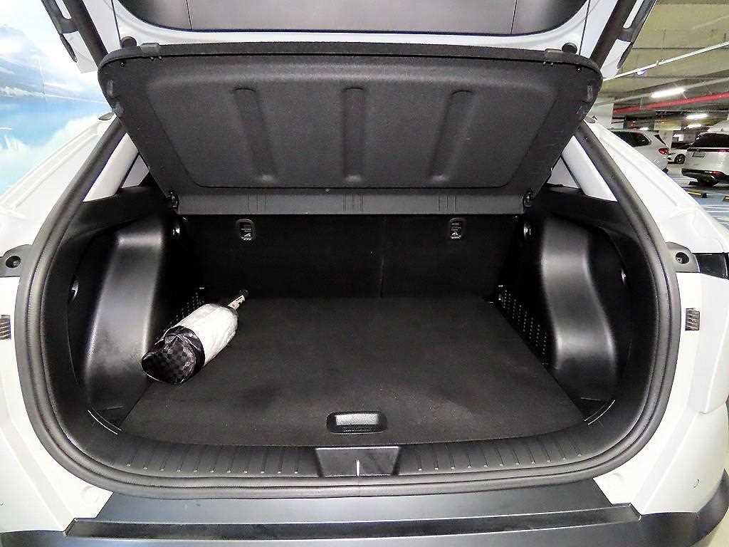 HYUNDAI Kona - Vista 6