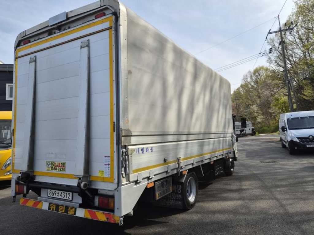 medium and large cargo truck - Vista 4