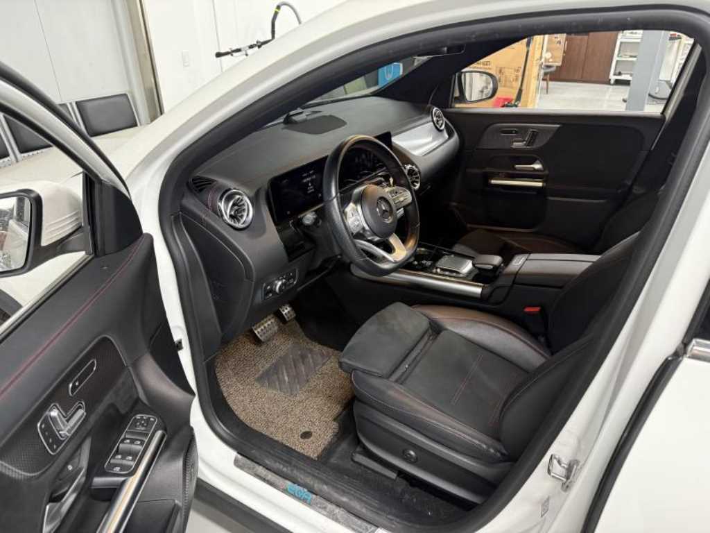 Mercedes Benz EQA - Vista 5
