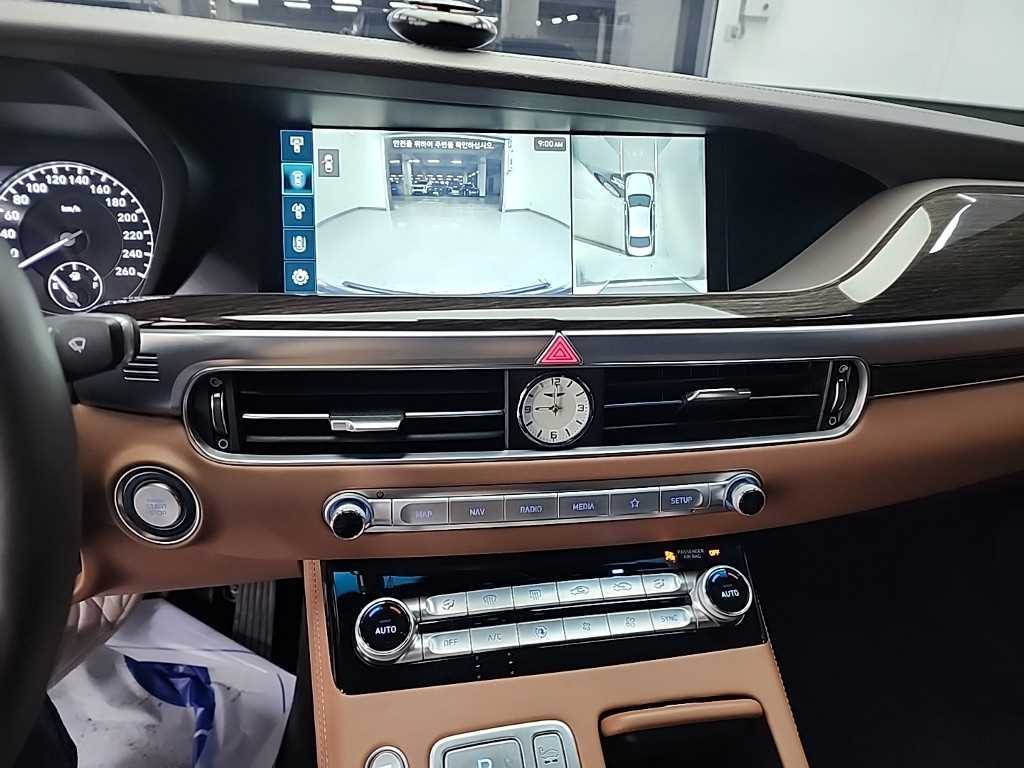 Genesis G90 - Vista 10