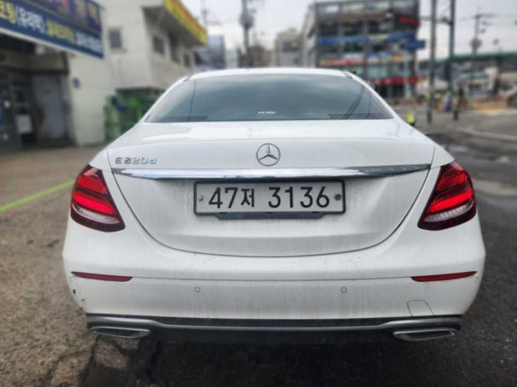 Mercedes Benz E class - Vista 4