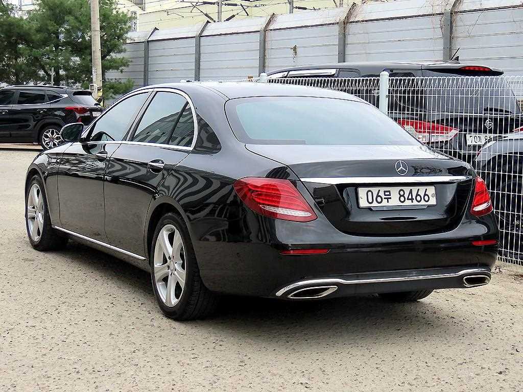 Mercedes Benz E class - Vista 3