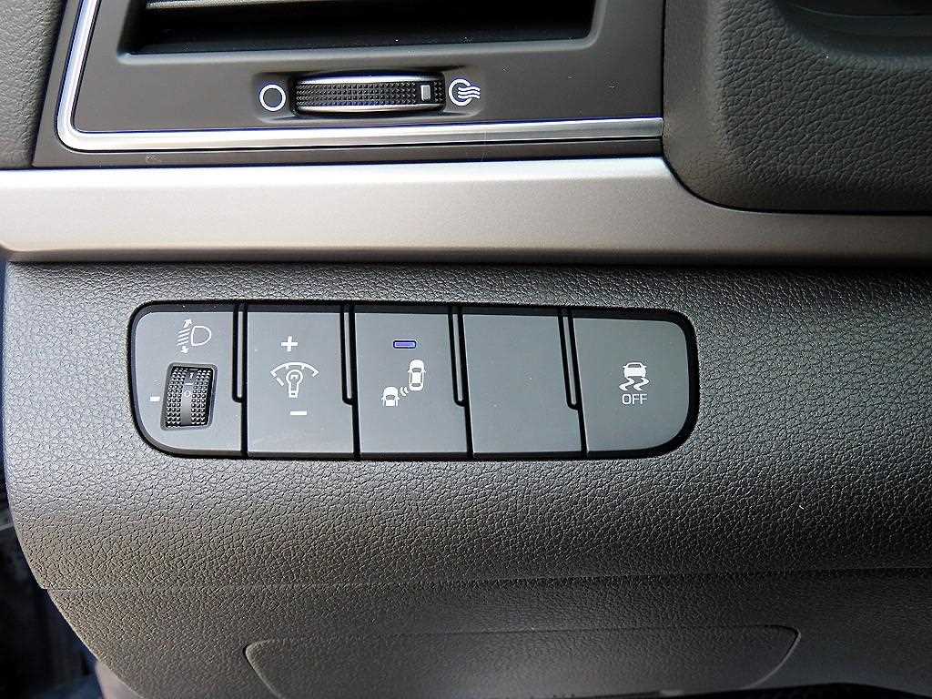 HYUNDAI Avante - Vista 12