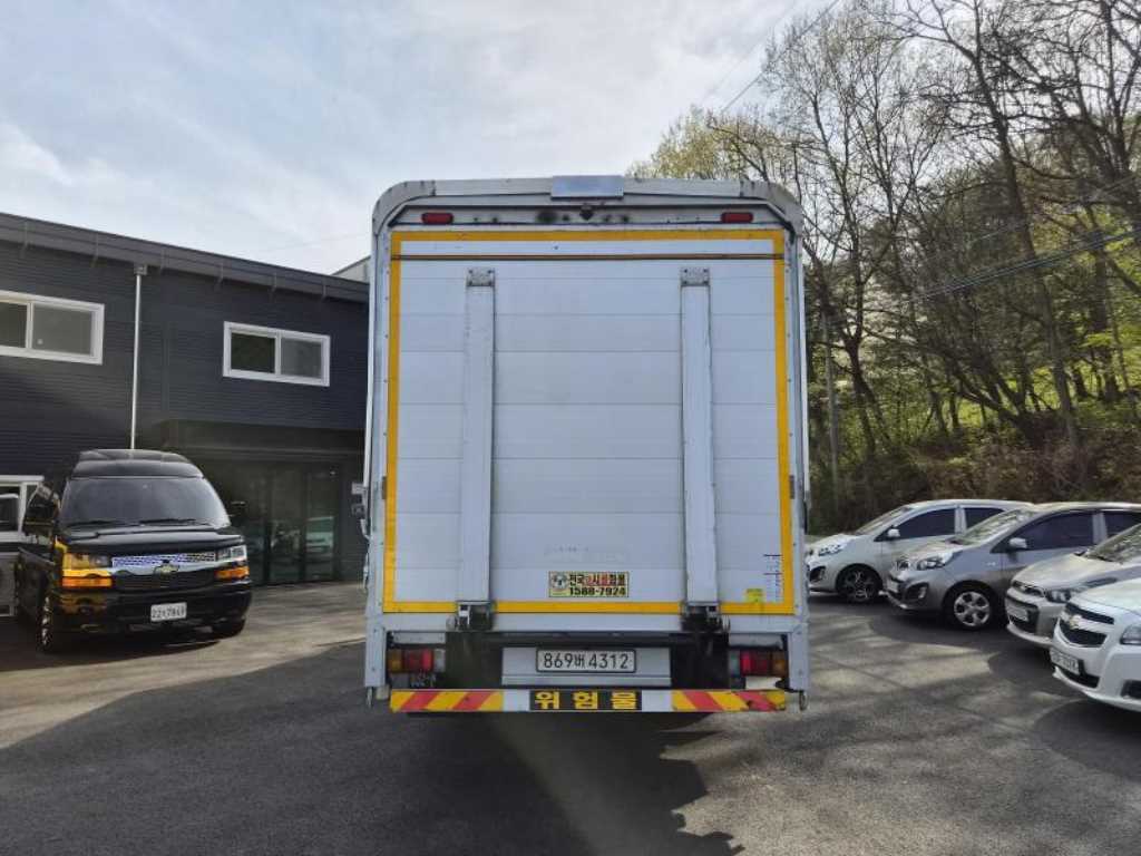 medium and large cargo truck - Vista 3