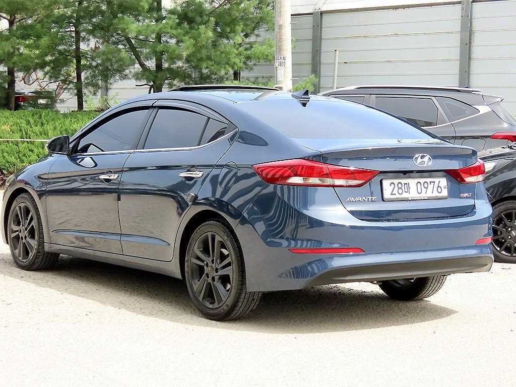 HYUNDAI Avante - Vista 3