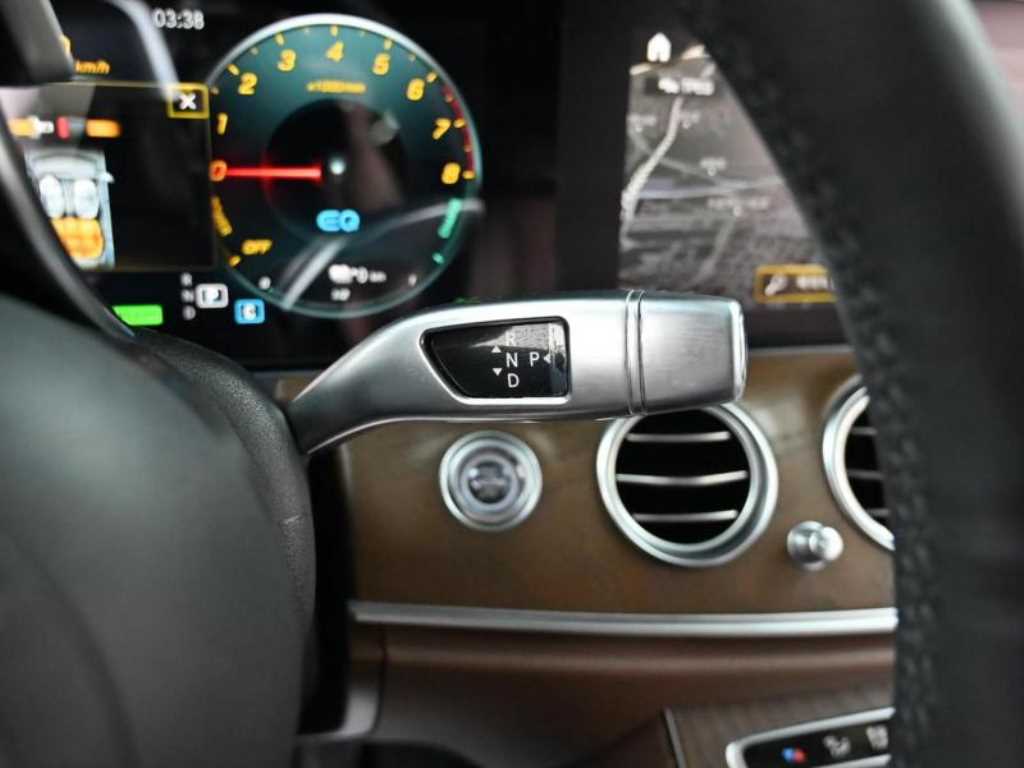 Mercedes Benz E class - Vista 9