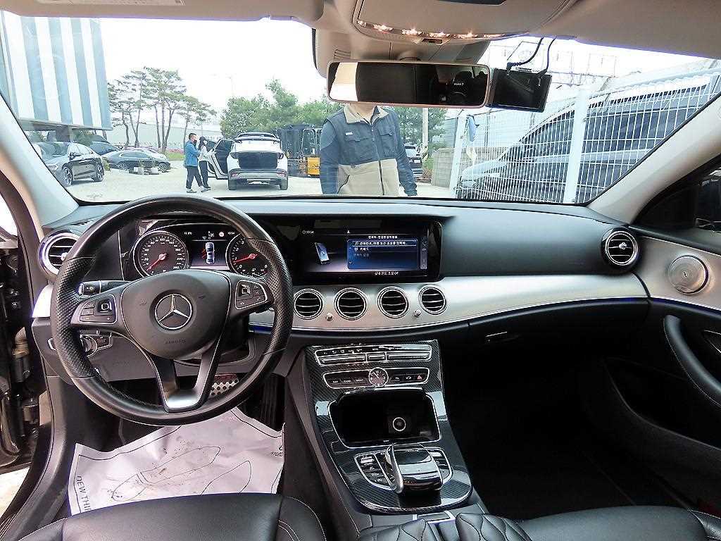 Mercedes Benz E class - Vista 7