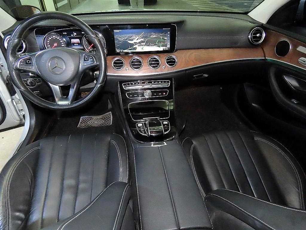 Mercedes Benz E class - Vista 10