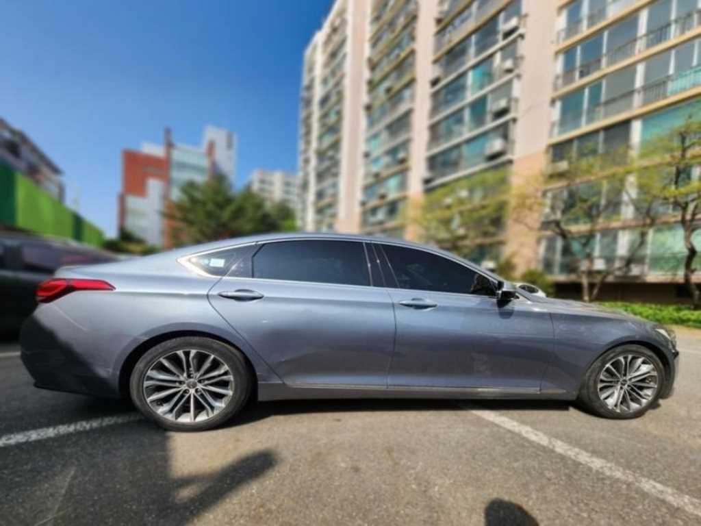 HYUNDAI Genesis - Vista 2