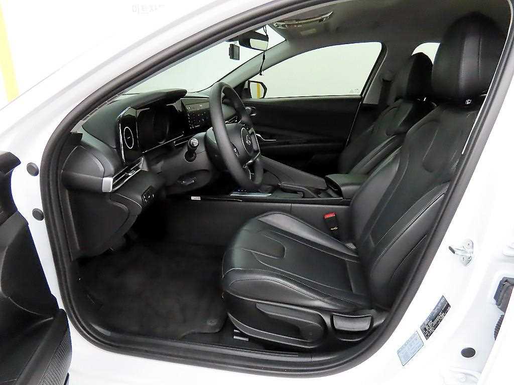 HYUNDAI Avante - Vista 5
