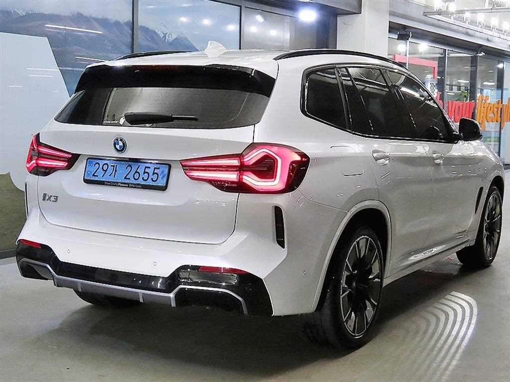BMW iX3 - Vista 4