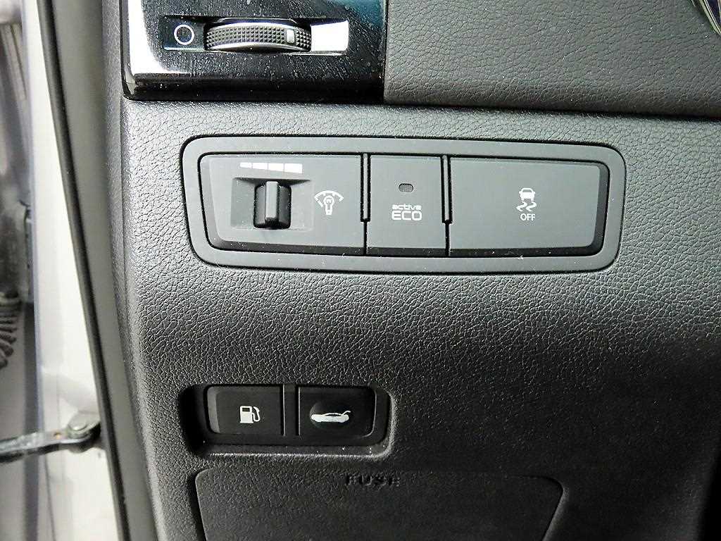 HYUNDAI Sonata - Vista 12