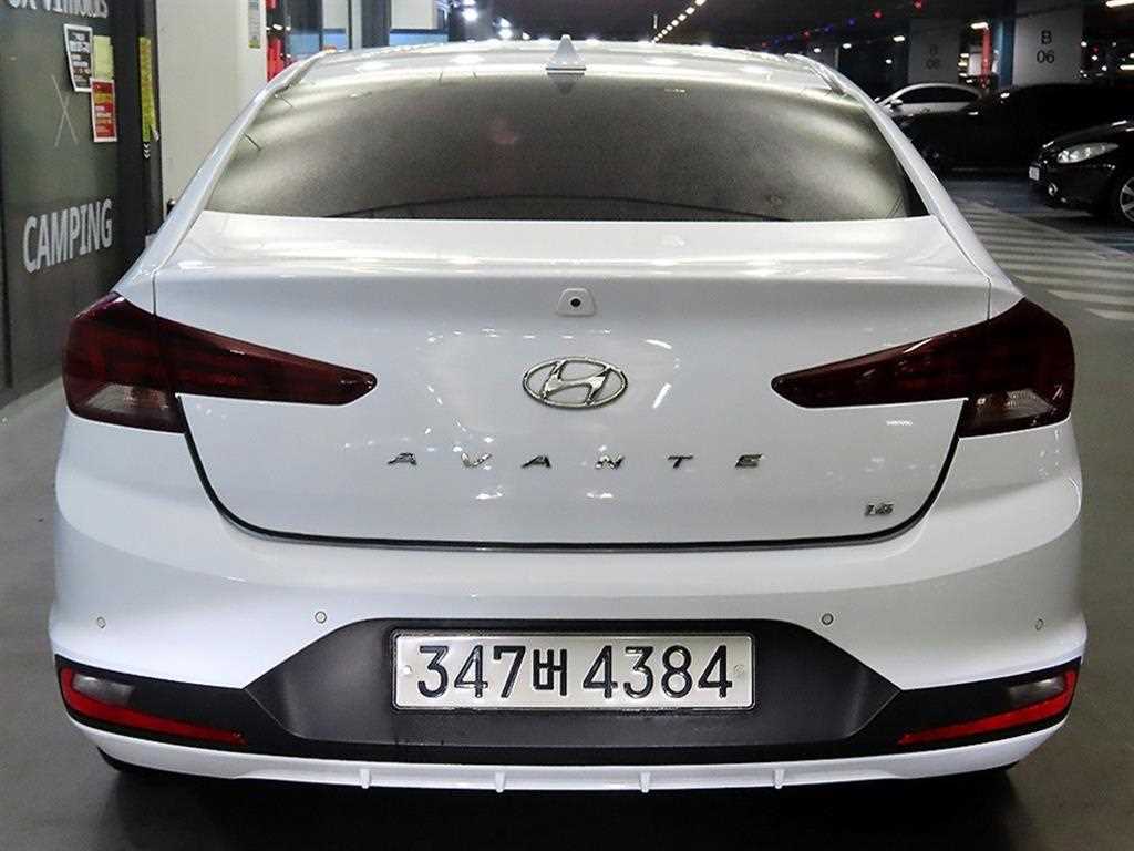 HYUNDAI Avante - Vista 5
