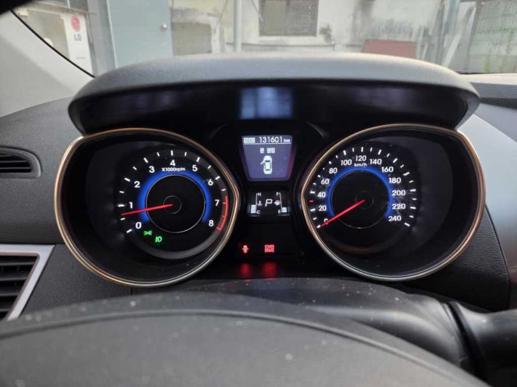 HYUNDAI Avante - Vista 6