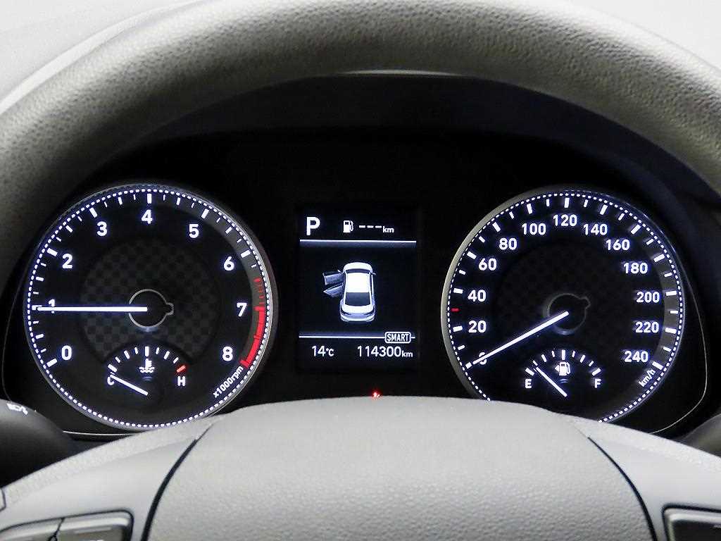 HYUNDAI Avante - Vista 5