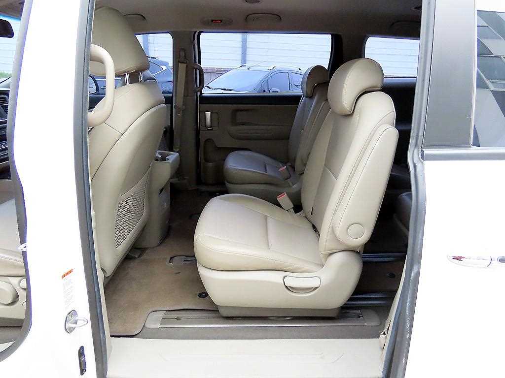 KIA Carnival - Vista 6