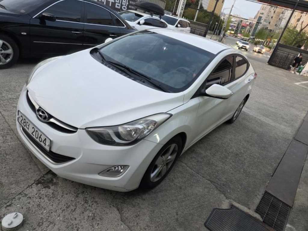 HYUNDAI Avante - Vista 2