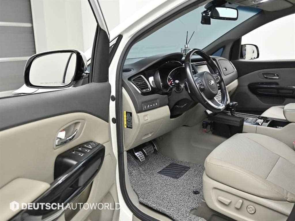 KIA Carnival - Vista 9