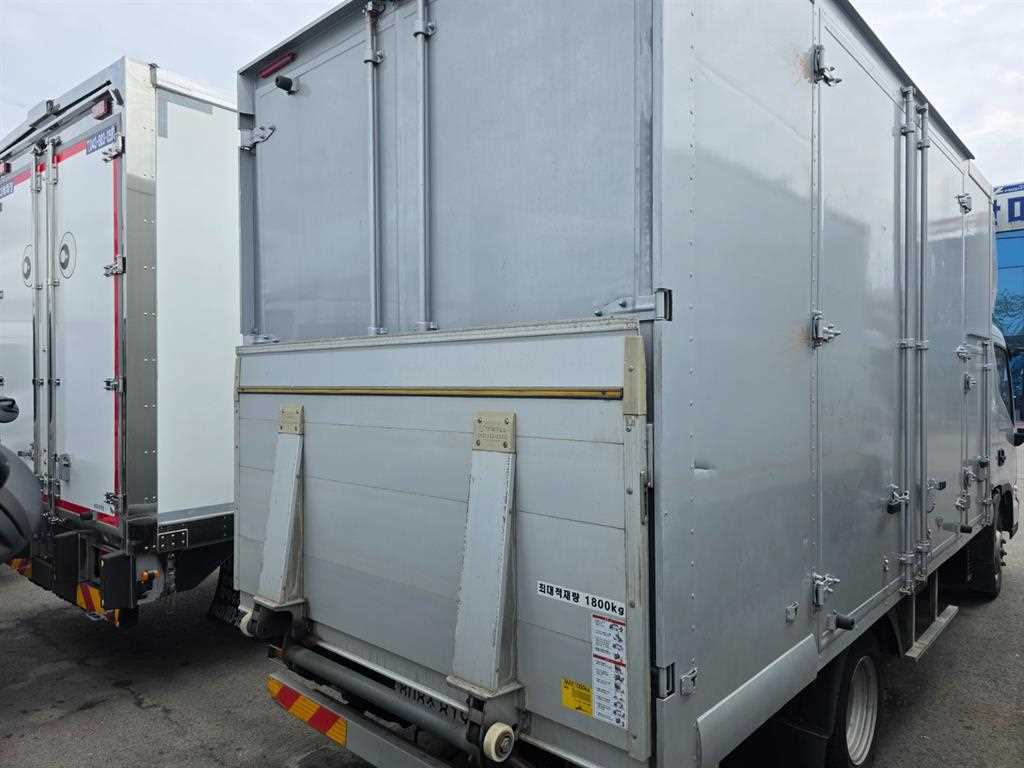 medium and large cargo truck - Vista 4