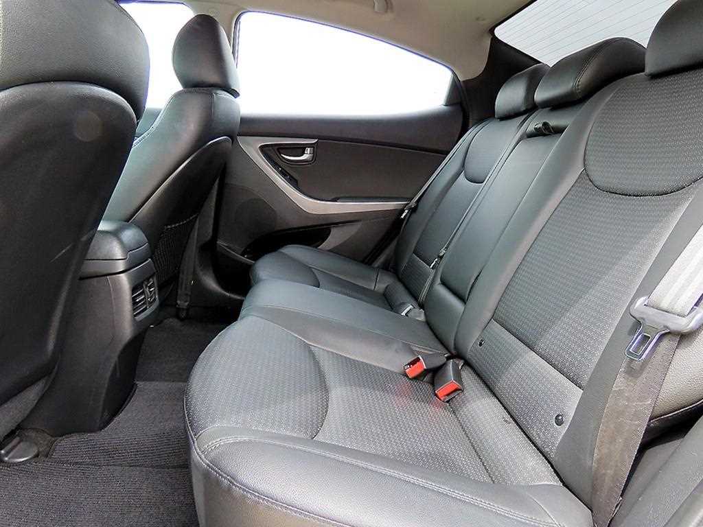 HYUNDAI Avante - Vista 7