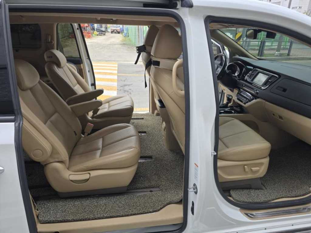 KIA Carnival - Vista 9