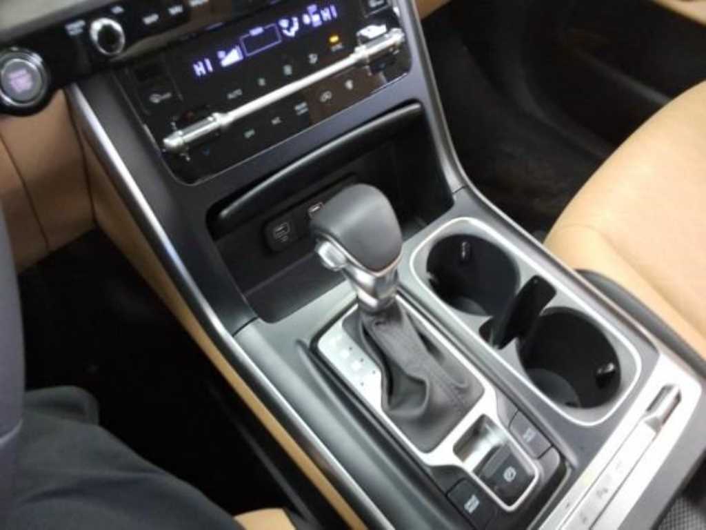 KIA Carnival - Vista 7