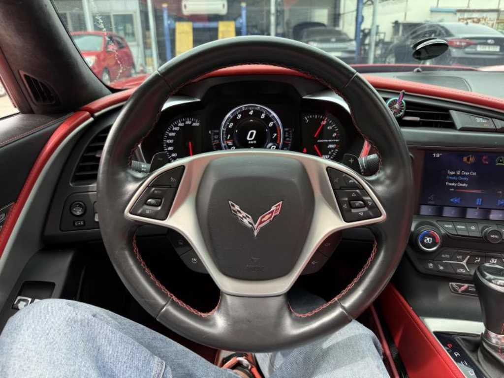 Chevrolet Corvette - Vista 5