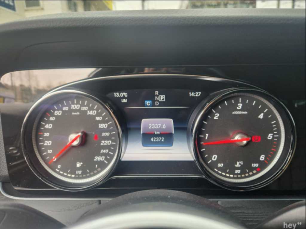 Mercedes Benz E class - Vista 5