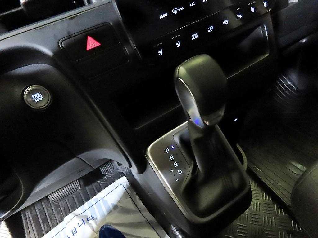 HYUNDAI Staria - Vista 12